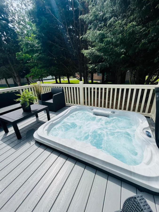 Woodpark With Hot Tub Holiday home York